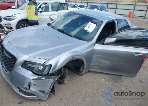 2018 Chrysler 300 300S z USA, uszkodzony, nr VIN 2C3CCABG5JH214035